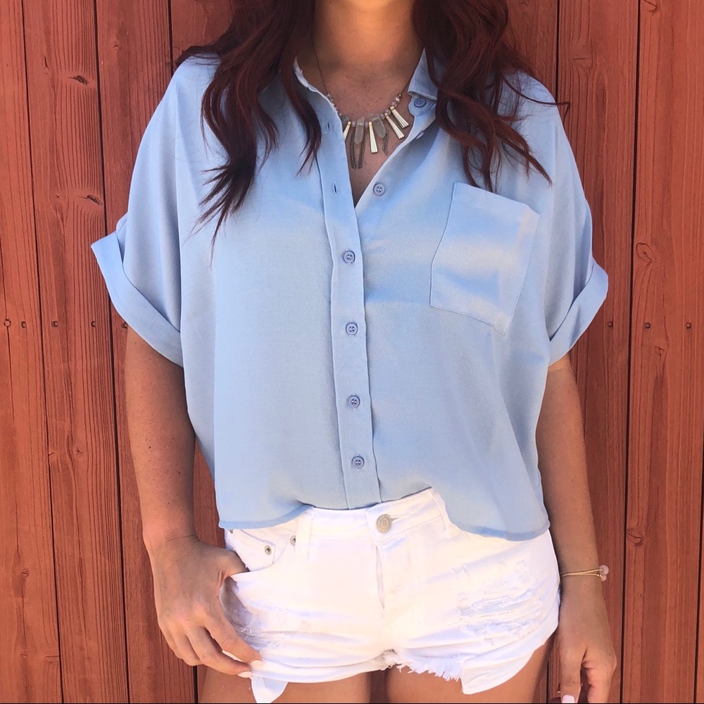 ✨ Final Price- Baby Blue Cropped Button Up Top - Picture 1 of 4